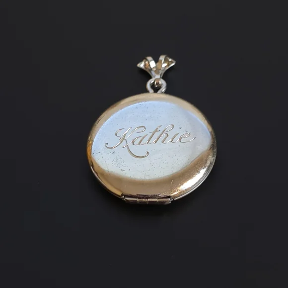 BAB Sterling Floral Engraved Locket - Picture 6 of 6